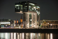 Rheinauhafen. Zwei Kräne