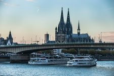 Schiffsverkehr im Kölner Rheingebiet