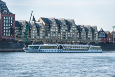 Schiffsverkehr im Kölner Rheingebiet
