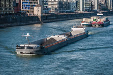 Schiffsverkehr im Kölner Rheingebiet