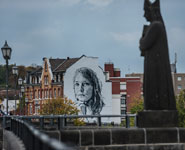 Balduinbrücke und ein Mural