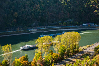 Rhein am Loreleyfelsen