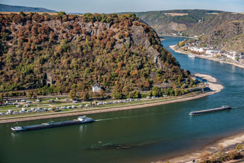 Rhein am Loreleyfelsen