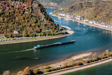 Rhein. Blick vom Loreleyfelsen