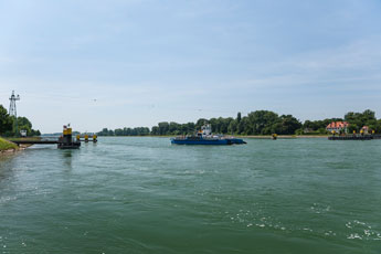 Am Rhein. Rheinfähre Plittersdorf–Seltz