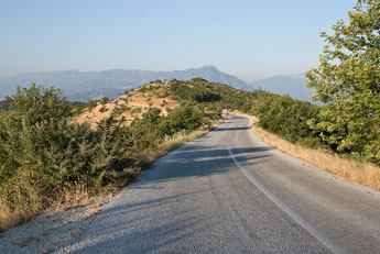 Eine Strasse in der Nähe Dorfes Vlahava