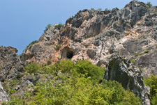 Blick zu Bergen nahe Dorf Loutraki