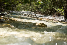 Ein Zufluss Moglenitsas nahe Dorf Loutraki