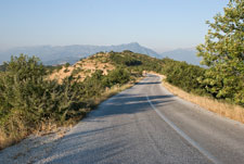 Eine Strasse in der Nähe Dorfes Vlahava