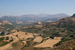 Äcker und Olivenhaine. Unterwegs: Zaros - Rethymno