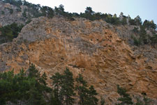 Schlucht Agia-Irini. Bergklippen