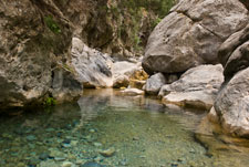 Samaria-Schlucht. Ein Bach