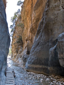 Samaria-Schlucht. Ein Steg