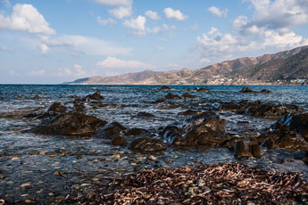 Dorf Akro Pomos. Küste