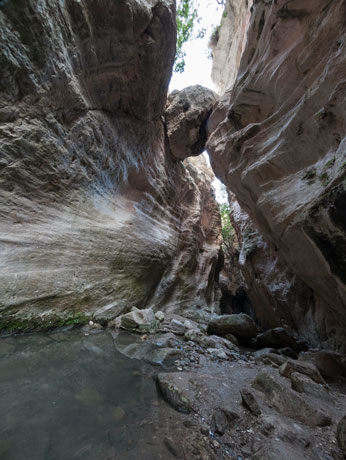 In der Avakas-Schlucht. Steckengebliebener Stein