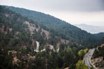 Troodos-Gebirge. Atalanti Trail. Eine Serpantine