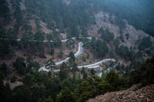 Troodos-Gebirge. Atalanti Trail. Eine Serpantine