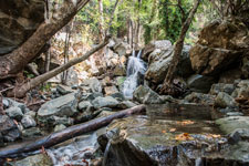 Zum Wasserfall Kalidonia. Fluss Kryos Potamos