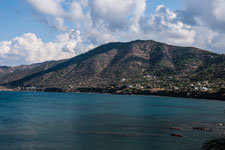 Dorf Akro Pomos. Bucht
