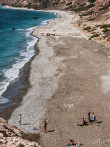 Petra tou Romiou. Kieselstrand