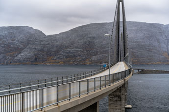 Helgelandsbrua. Insel Alsta
