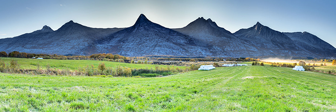 Bergkette Sieben Schwestern. Insel Alsta