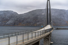 Helgelandsbrua. Insel Alsta