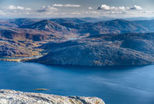 Abstieg vom Botnkrona. Insel Alsta