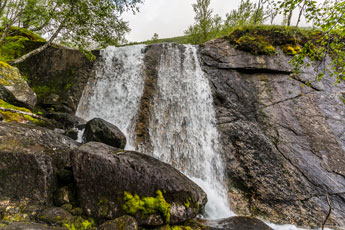 Zum Berg Stetind. Fluss Storelva