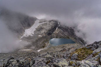 Zum Berg Stetind. Svartvatnet