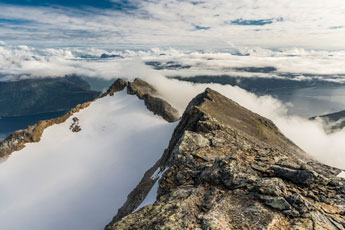 Am Berg Langletinden. Berg Kråkrøtinden