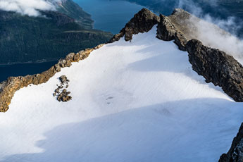 Am Berg Langletinden. Gletscher Blåisen
