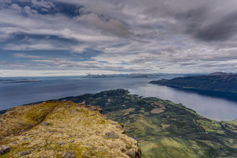 Insel Rolla. Am Berg Stortinden. Am Bugda