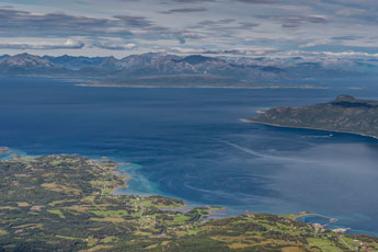 Insel Rolla. Am Berg Stortinden. Blick zu Insel Senja