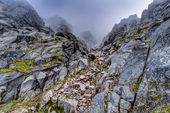 Insel Austvågøya. Zum Berg Higravtindan. Rinne