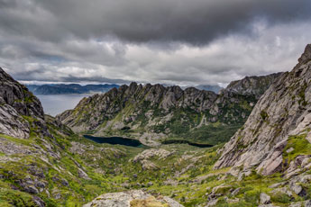 Insel Austvågøya. Zum Berg Vågakallen. Blick zum Tal Durmålsdalen