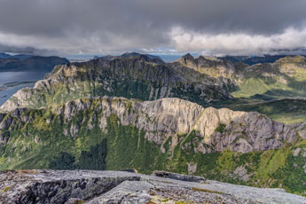Insel Austvågøya. Höhe 713 m. Blick nach Norden