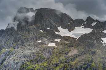 Insel Austvågøya. An der Trollfjordhytta. Trolltindan