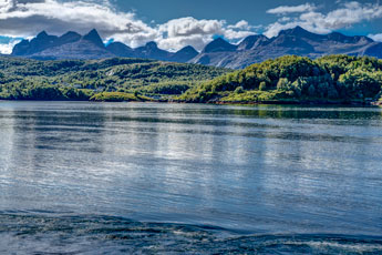 Saltstraumen. Blick zu Børvasstindan