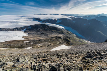 Zum Helgelandsbukken. Unter dem Gipfel. Blick zum Engabreen