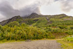 Insel Austvågøya. Zum Berg Higravtindan. Hof Eide