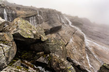 Zum Berg Stetind. Wasserfall