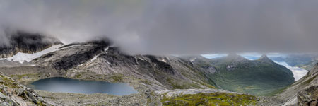 Zum Berg Stetind. Svartvatnet
