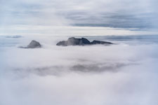 Am Berg Langletinden. Nebel