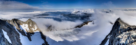 Am Berg Langletinden. Gletscher Blåisen