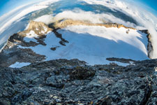Am Berg Langletinden. Gletscher Blåisen