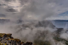 Insel Rolla. Am Berg Stortinden. Nebel