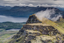 Insel Rolla. Am Berg Stortinden. Nebelhauch