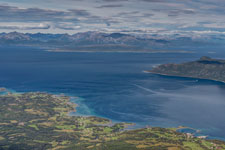 Insel Rolla. Am Berg Stortinden. Blick zu Insel Senja