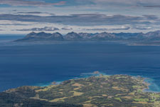 Insel Rolla. Am Berg Stortinden. Blick zu Insel Senja